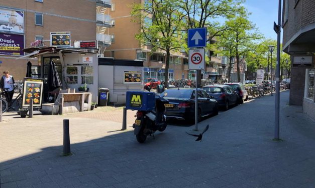 Vrouw overvalt supermarkt Voorschoterlaan