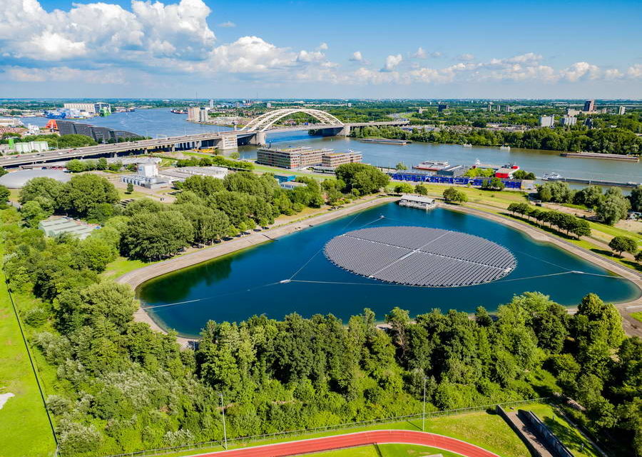 Evides opent bij Rotterdam Europa’s grootste zonvolgende drijvende zonnepark