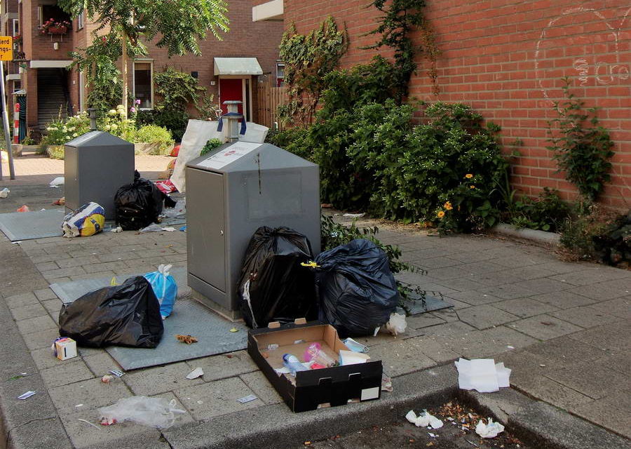 Rotzooi in de Eduard Jacobsstraat