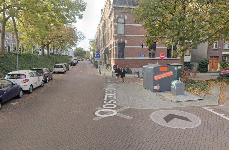 Studenten bekogelen agenten die optreden tegen illegaal huisfeest in Kralingen