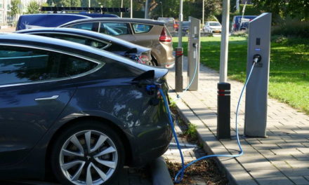 Rotterdam breidt netwerk van laadpalen voor elektrische auto’s uit