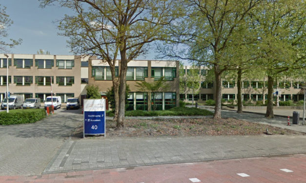 Rotterdamse docent bedreigd om spotprent; politie neemt maatregelen