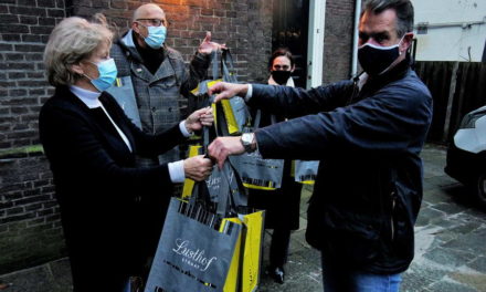 Winkeliers Lusthofstraat doneren aan Voedselbank