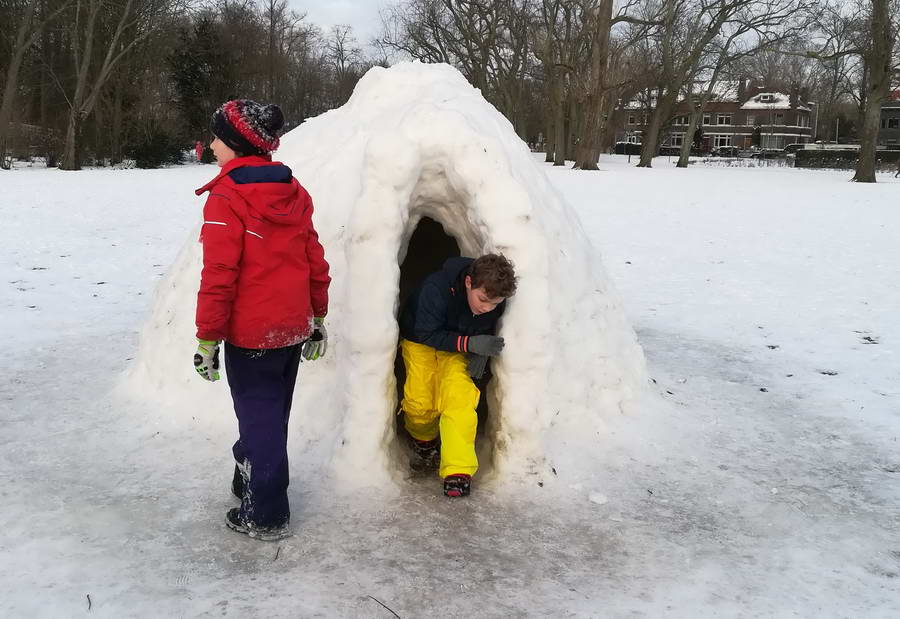 Iglo in gardenesk Park Rozenburg