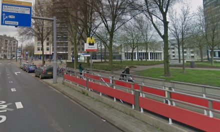 Metro op station Oostplein ontruimd na rook onder voertuig