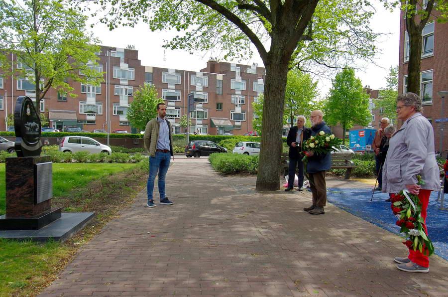 Herdenking bij Short Stirling monument Crooswijk: ‘Het verhaal moet worden doorverteld’