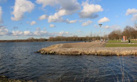 19-jarige twee uur lang gegijzeld onder bedreiging van vuurwapen bij Kralingse Plas