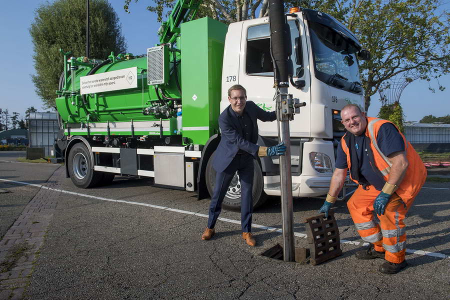 Wereldprimeur: Eerste kolkenzuiger op waterstof rijdt vanaf nu in Rotterdam