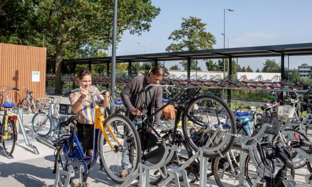 Grotere fietsenstalling bij ov-knooppunt Capelsebrug geopend