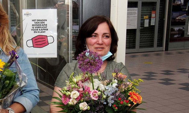 Kapster Marina terug van weggeweest