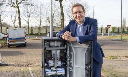 Rotterdam stapt over op slimme laadpaal