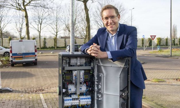 Rotterdam stapt over op slimme laadpaal
