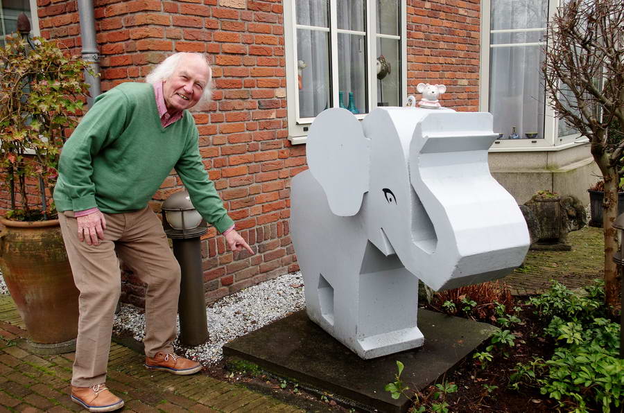 Olifantje verdwenen uit tuin