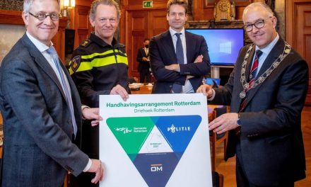 Gemeentelijke handhavers en politie zij aan zij