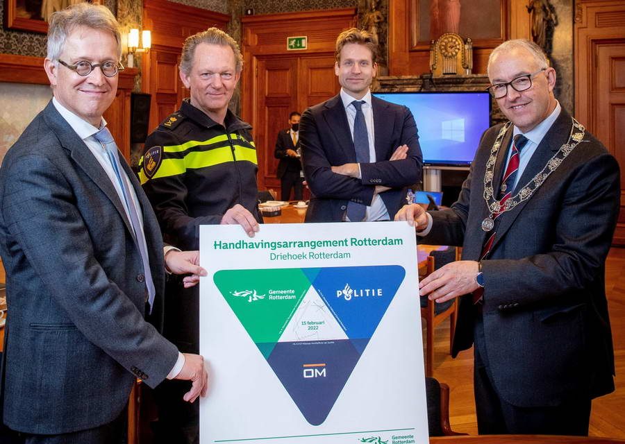 Gemeentelijke handhavers en politie zij aan zij