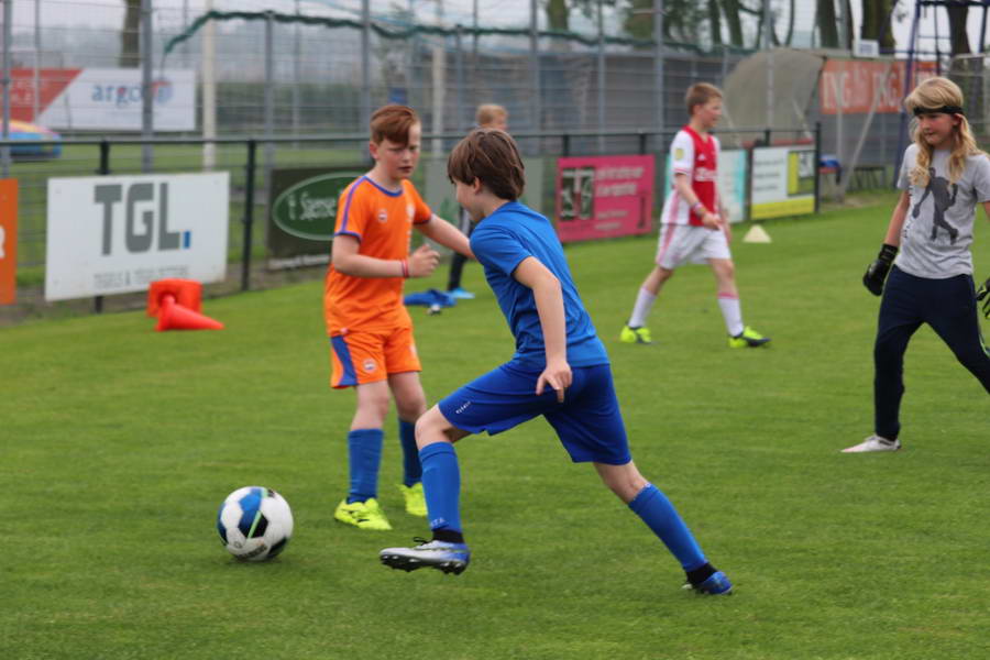 Sportieve jeugdvoetbaldagen op het complex van PPSC