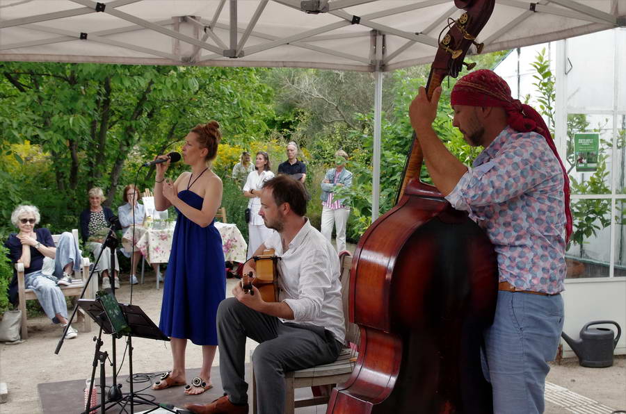 Expressieve Nele Mennes tijdens ‘zomerconcert’