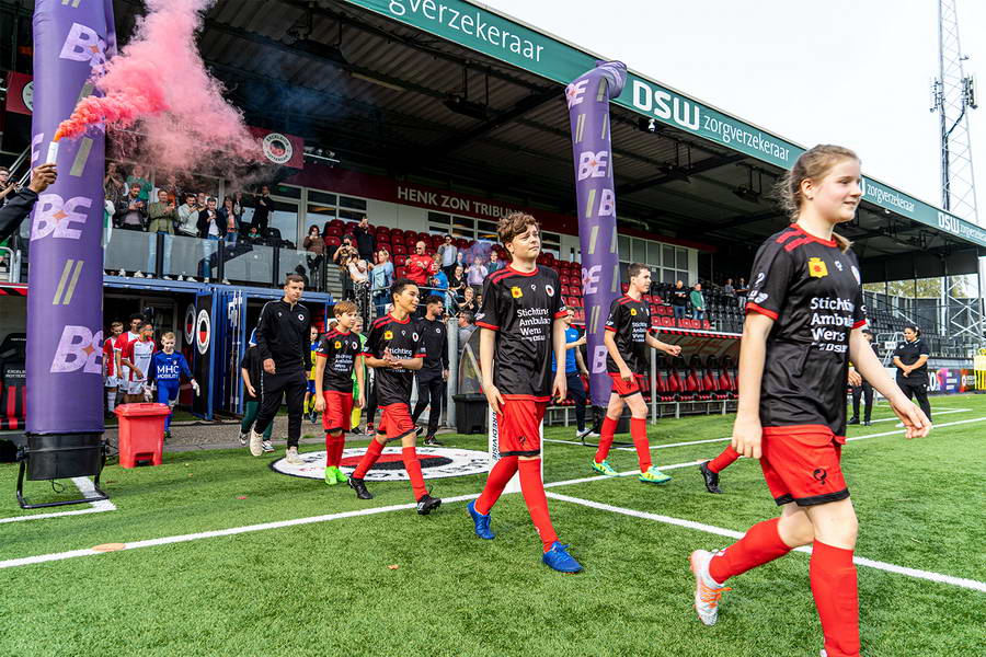 Grote belangstelling voor G-voetballers in stadion van Excelsior