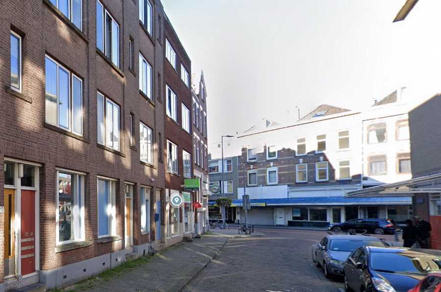 Weer de sloopkogel in Crooswijk, maar dit keer worden sociale huurders niet de wijk uitgejaagd