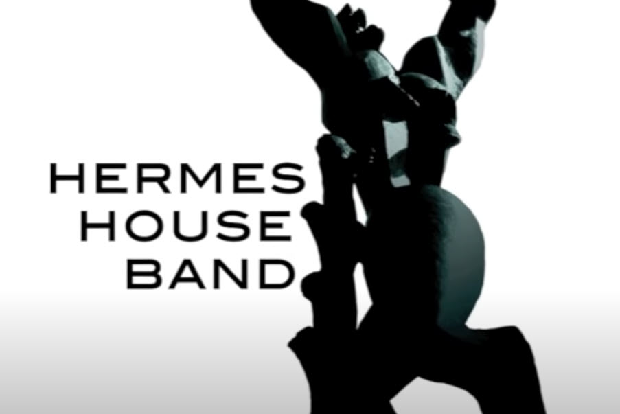 De Allermooiste Rotstad van Hermes House Band knalt dit jaar de Top 2000 binnen, als het aan kroegbaas Ramon ligt