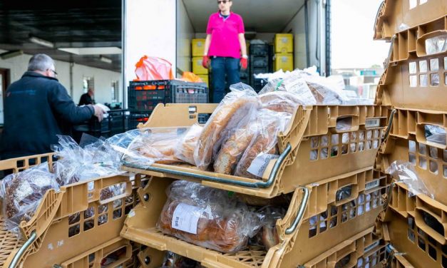 DeltaPORT Donatiefonds geeft kerstgeschenk aan voedselbanken
