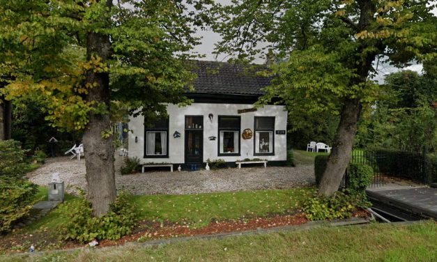 Na tientallen jaren verkoopt de gemeente het huis van mevrouw Boekhout (92) aan ’s Gravenweg