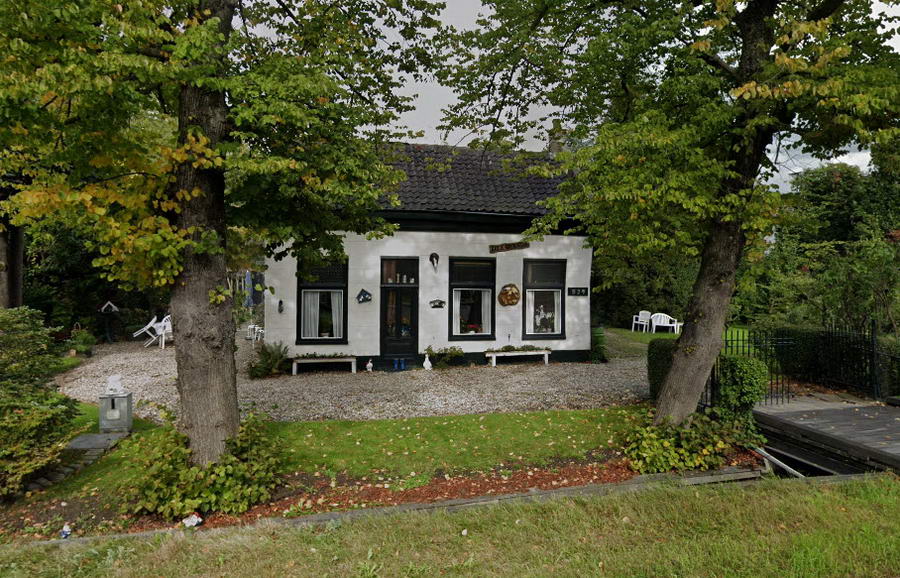 Na tientallen jaren verkoopt de gemeente het huis van mevrouw Boekhout (92) aan ’s Gravenweg