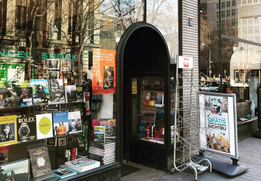 Schrijver en presentator Mart Smeets signeert zijn nieuwe boek Gevoelige Snaren bij Boekhandel Snoek