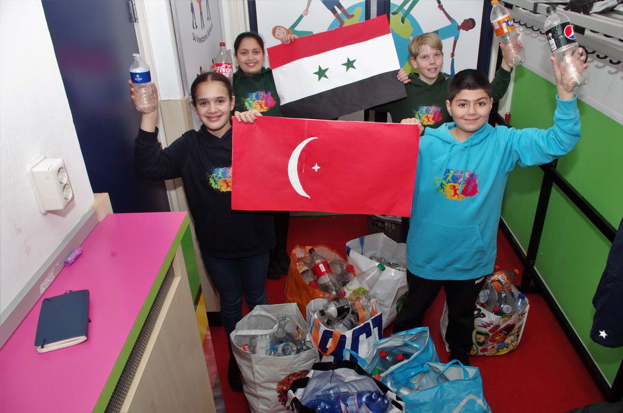 Petflessen voor Syrië en Turkije
