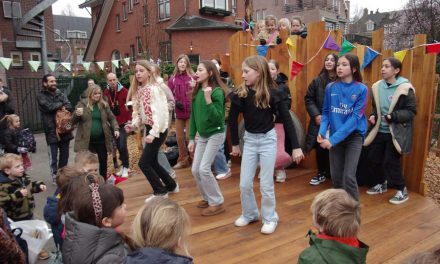 De Kralingsche School opende nieuw groen schoolplein