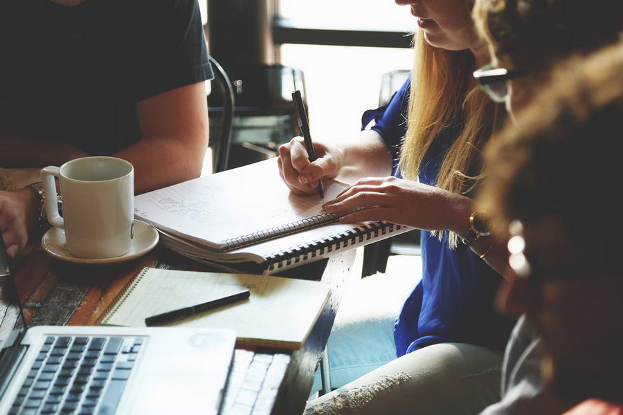 Hoe secundaire arbeidsvoorwaarden het verschil kunnen maken in de strijd om personeel