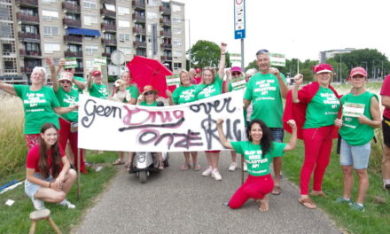 Demonstreren tegen brug en afgraving