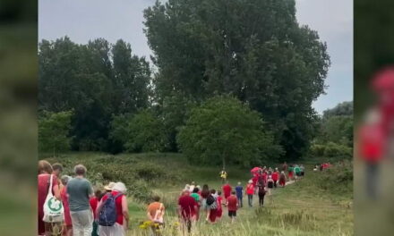 Grote menselijke slinger door Eschpolder in protest tegen nieuwe stadsbrug