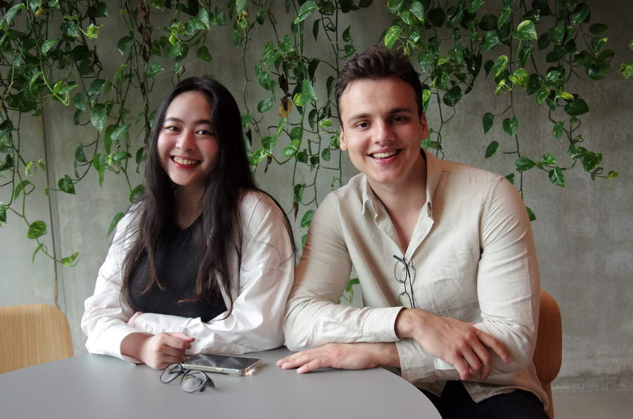 Trang en Mikail vormen gidsenkoppel Eurekaweek