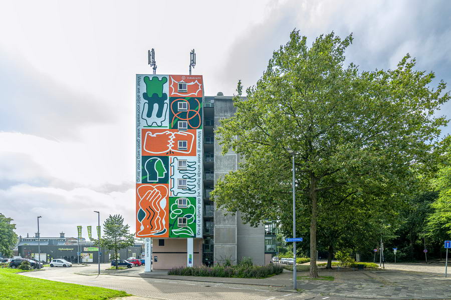 Volkskracht viert honderdste verjaardag met tweede kleurrijke muurschildering voor de stad