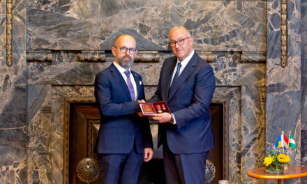 Burgemeester Aboutaleb ontvangt Oekraïense staatsonderscheiding voor Rotterdamse hulp