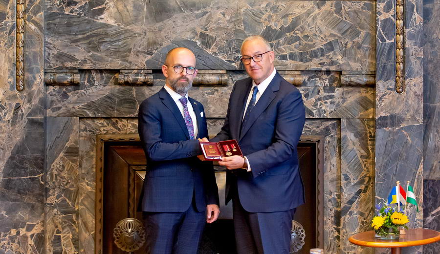 Burgemeester Aboutaleb ontvangt Oekraïense staatsonderscheiding voor Rotterdamse hulp