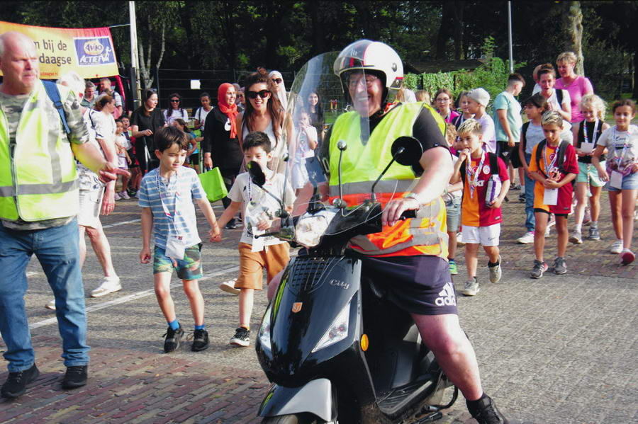 Vorig jaar niet, dit jaar wel, Avondvierdaagse Crooswijk