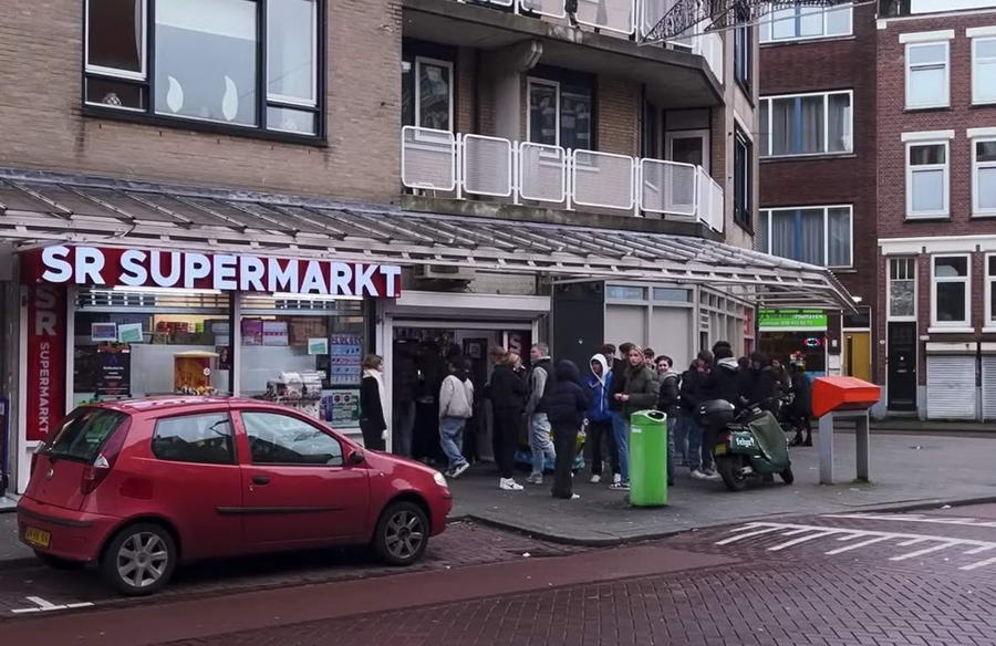 Crooswijkseweg is terrein van scholieren tijdens de pauze