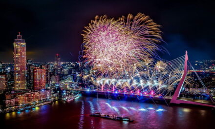 Na drie stille jaren viert Rotterdam de jaarwisseling met spectaculaire vuurwerkshows