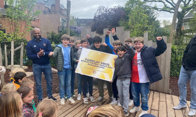 Kralingsche School Groep 8 wint Fairplay prijs Rotterdamse Scholenvoetbaltoernooi