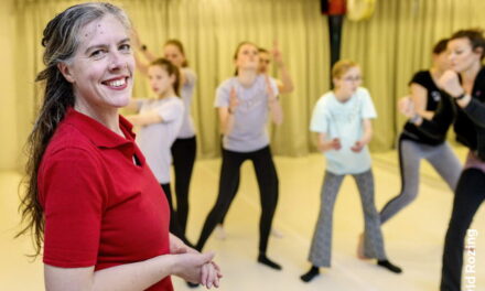 Dansspektakel op verjaardag van de Oude Plantage