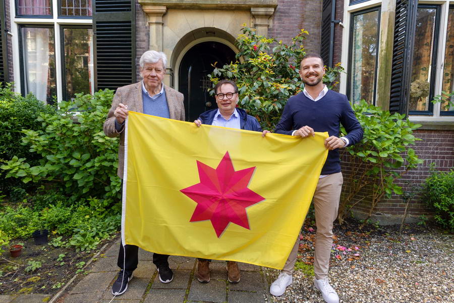 Wijkraad laat vlag wapperen