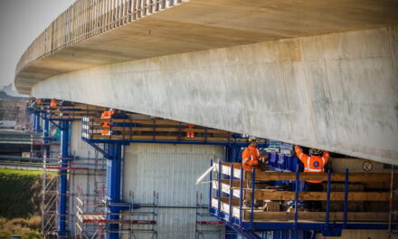 Einde schuifoperatie fly-over A16 Rotterdam: oversteek over Terbregseplein nu bijna compleet