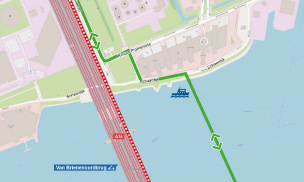Met pont naar overkant tijdens onderhoud fietspad  Van Brienenoordbrug (A16)