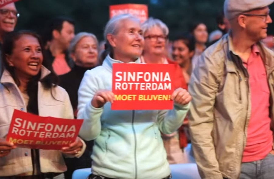 Sinfonia! Rotterdam! Moet! Blijven!