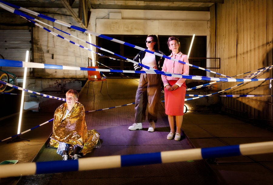 CAR CRUSH, een roadmovie op het toneel, op filmische locatie Brutus