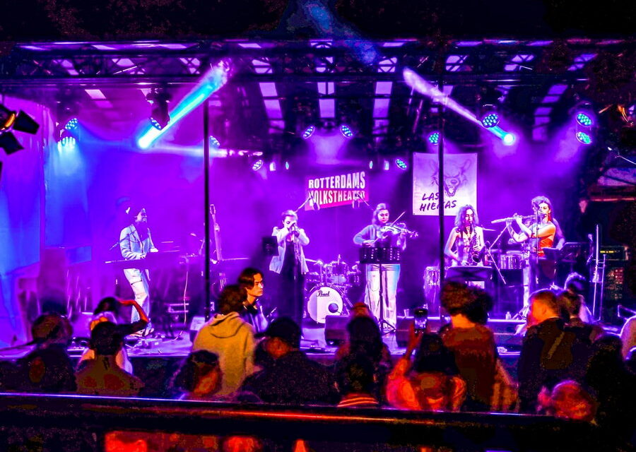 Muziek op de Rotte met female power van Las Hienas