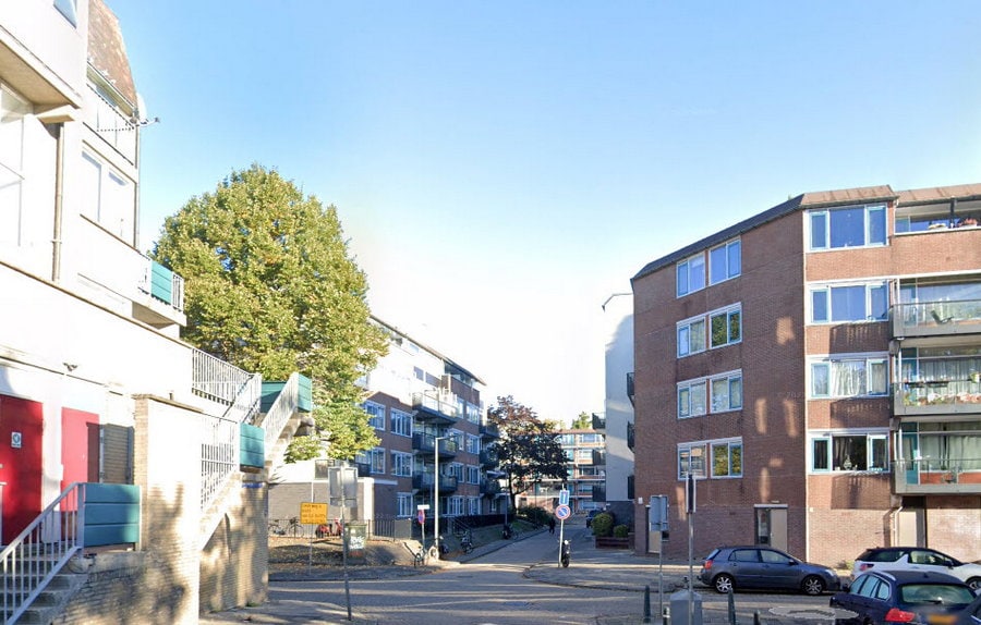 Drie explosies in Rotterdam in één nacht; woningen ontruimd en tekst ‘dood aan dieven’