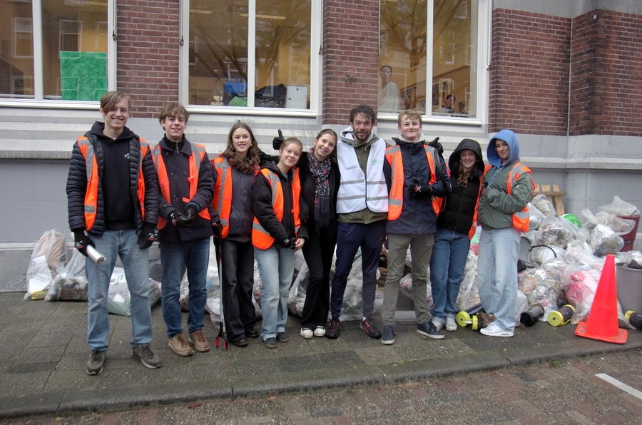 Schoonmaakactie leerlingen Rudolf Steiner College